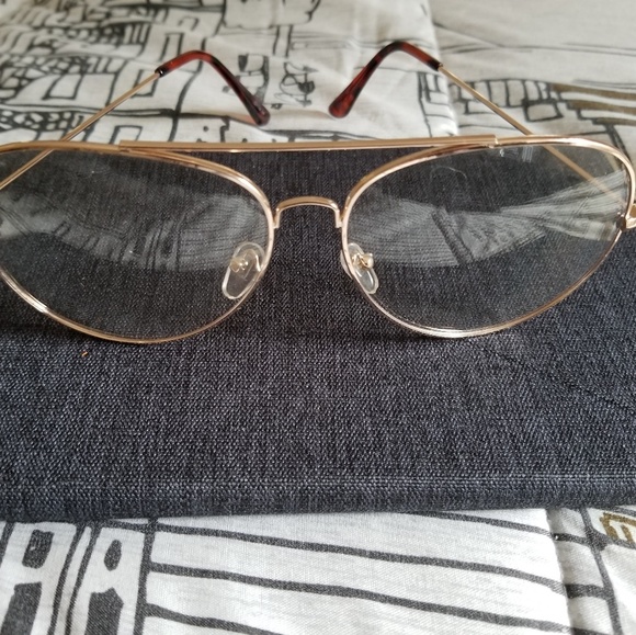 Clear Wide Frame glasses - Picture 3 of 3